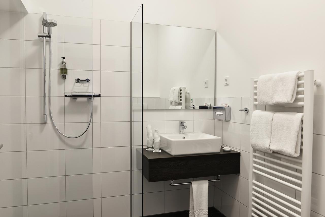 Uhu Gaestehaus Superior Кьолн Екстериор снимка