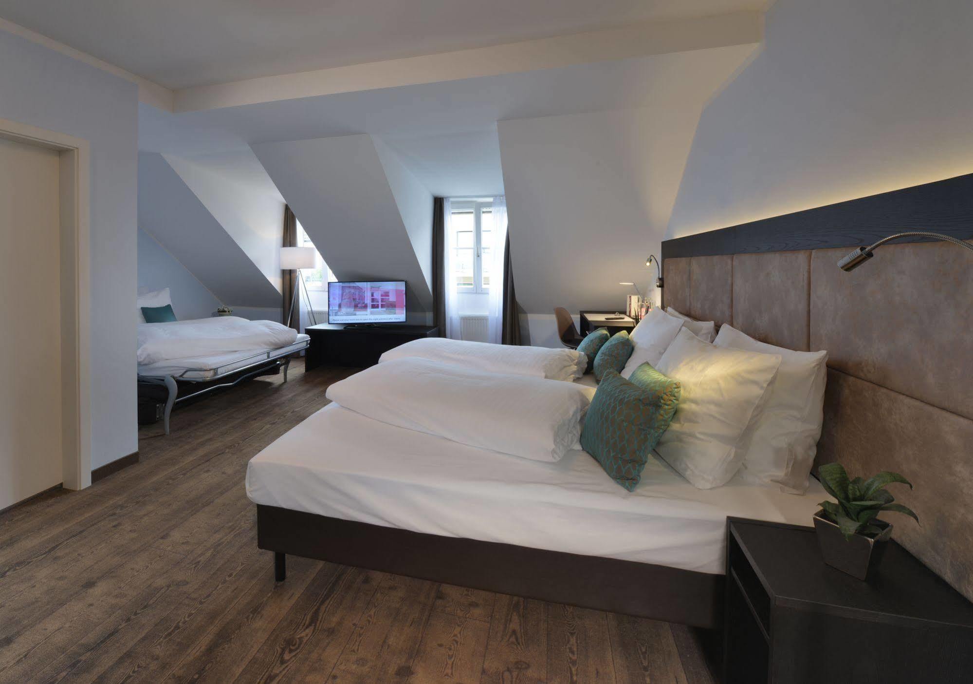 Uhu Gaestehaus Superior Кьолн Екстериор снимка