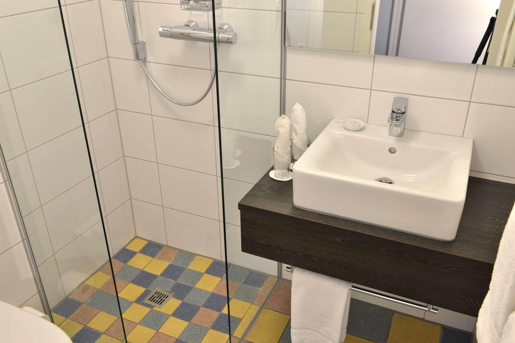 Uhu Gaestehaus Superior Кьолн Екстериор снимка