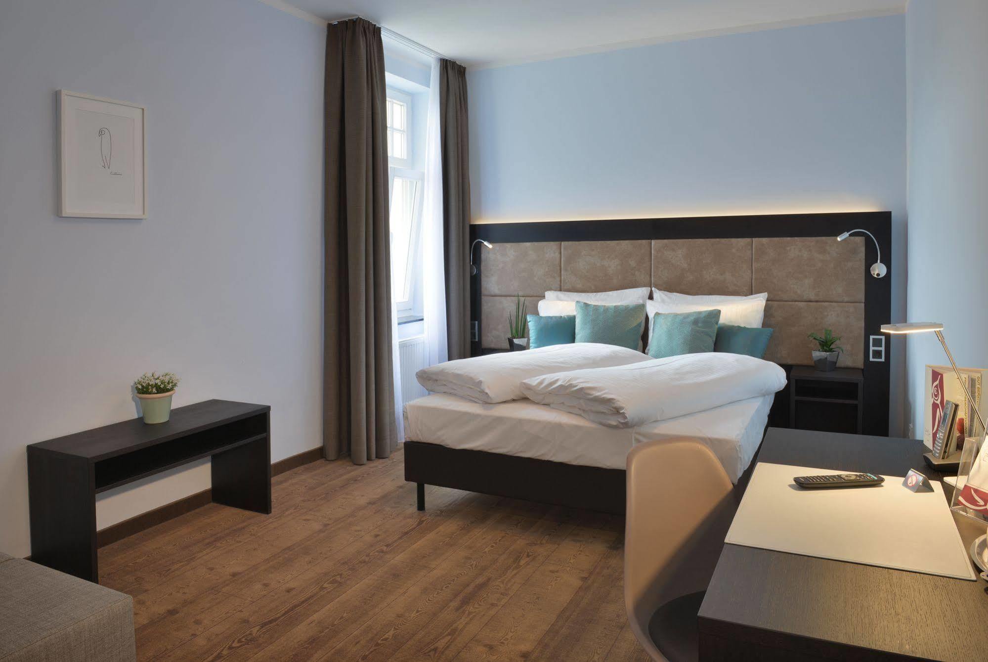 Uhu Gaestehaus Superior Кьолн Екстериор снимка