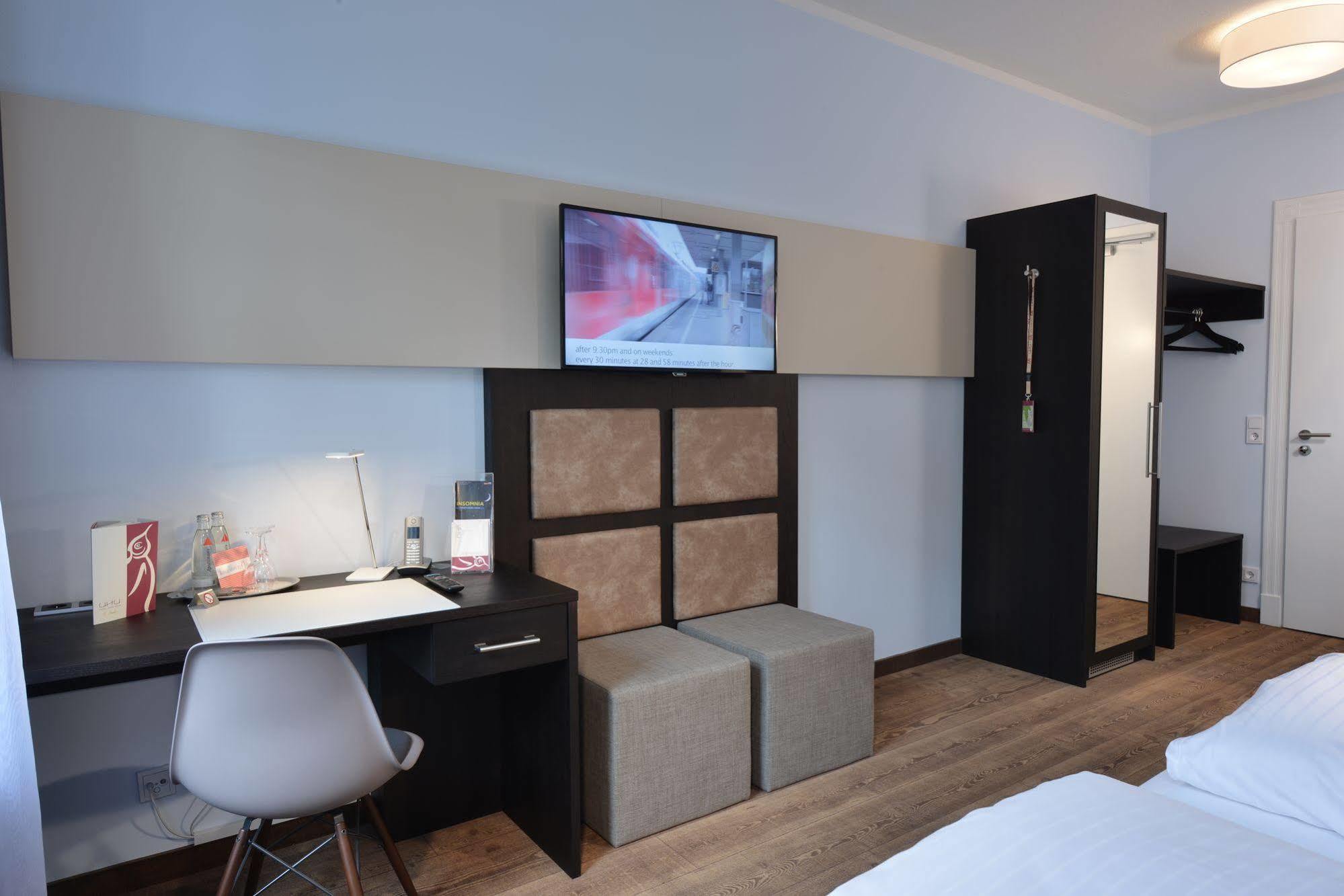 Uhu Gaestehaus Superior Кьолн Екстериор снимка