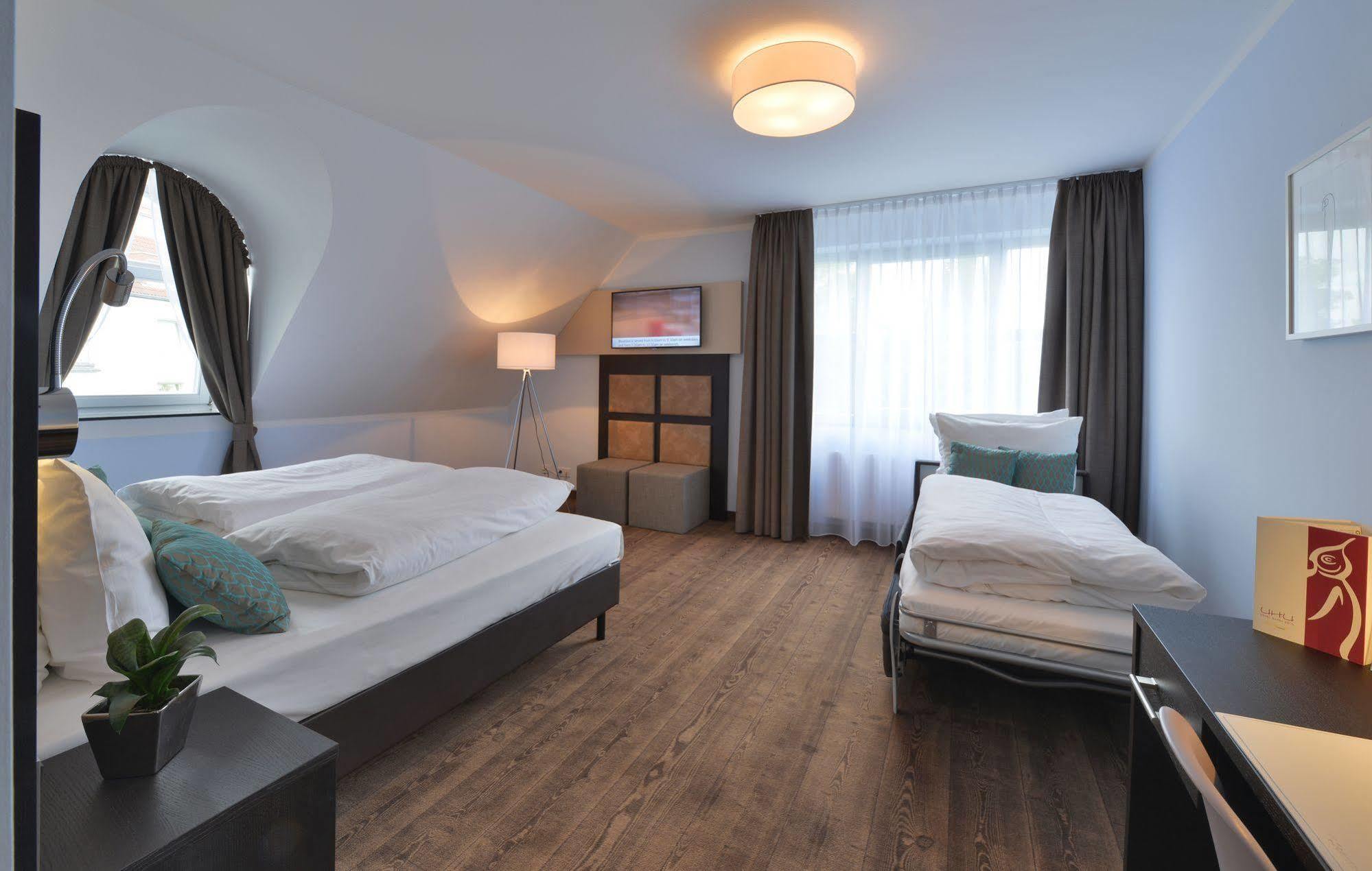 Uhu Gaestehaus Superior Кьолн Екстериор снимка
